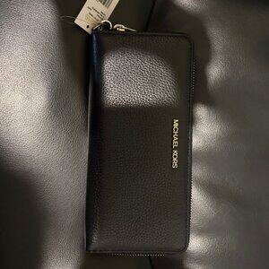 Michael Kors Black LG Travel Continental Handbag